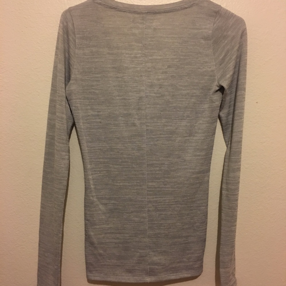 Gray v-neck long sleeve